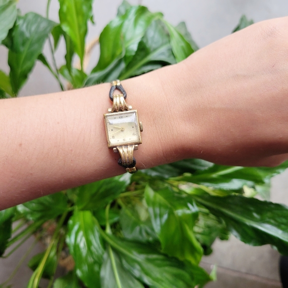 Vintage Ancre 17 Rubis Leather Cord Watch - Picture 4 of 9